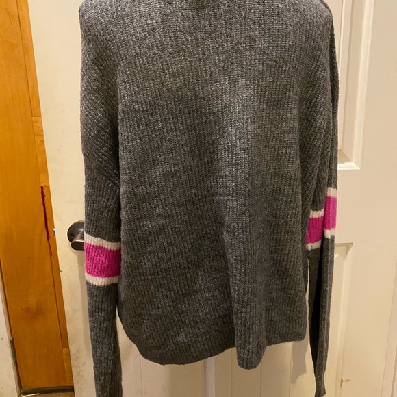 John + Jenn J + J Cropped Sweater- NWT - Picture 6 of 8